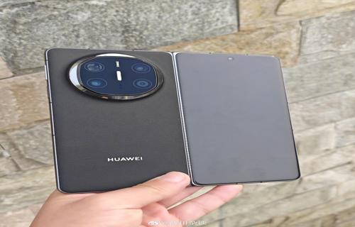当一个质量足够大的恒星耗尽其核燃料后它的外层会塌缩成一个黑洞然而这个过程并不是完全确定的因为黑洞蒸发