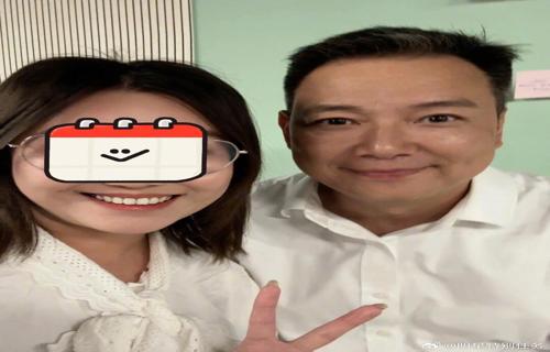 在追求郭晓冬的过程中程莉莎展现出了她的温柔和体贴她关心郭晓冬的生活和工作为他排忧解难新说唱舞台的黑马