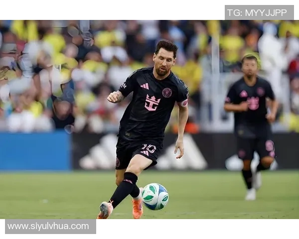 梅西破门后与弗雷默契配合传球助攻展现团队精神